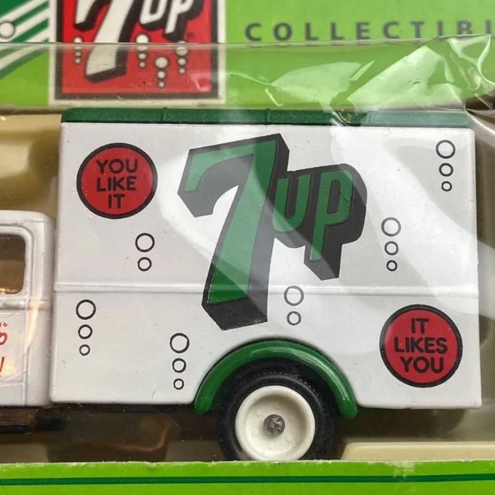 Vintage 7-Up International die cast collectible truck rom England|